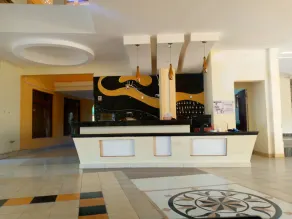 Cool Breeze Beachfront Apartments - Image 3