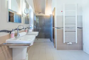 Luxuriös ausgestattetes Ferienhaus über zwei Etagen - Image 3