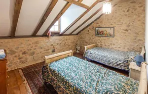Beautifully Renovated Barn - Image 5