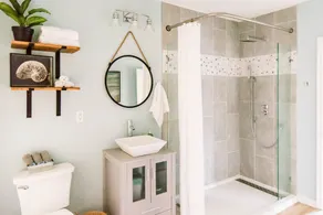 Sea Salt Cottage: Your Tranquil Getaway 3 min to beach - Image 3