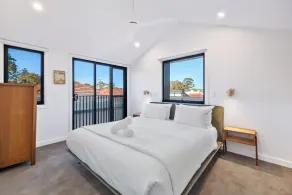 Chic Mezzanine Guest House with Modern Amenities - Image 3