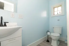 Charming & Newly Renovated 2BR in St Albans - Image 3