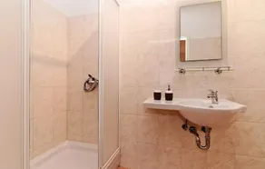Two-Bedroom Holiday Home In Sukosan - Image 4