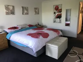 Seaview Crescent modern apartment - Image 3