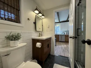 Immense façade de ruisseau de 3000 pieds carrés - bain à remous pour 8 personnes, foyer / patio, station de ski - Image 3