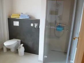 Apartamento para 4 pessoas, grande jardim, wi-fi e estacionamento gratuito - Image 2