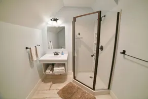 Neues Zuhause. Tolle Lage gegenüber von YMCA. Kann große Gruppen aufnehmen - Image 3