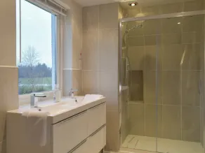 2 bedroom accommodation in Roslin - Image 2