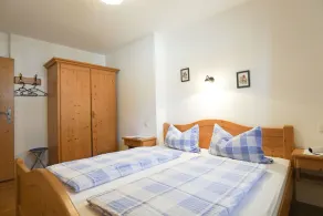 Pequeño apartamento (42 m²) con dormitorio, vestíbulo con guardarropa, cocina, TV, ducha / WC, balcón. - Image 5
