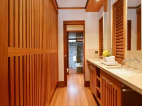 12 Cowrie Street - 4 Bedroom Beachfront House - Image 2