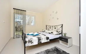 Four-Bedroom Holiday Home In Lecevica - Image 5
