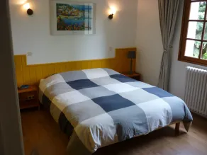 Spacious apartment in a large house in Moulis - Image 3