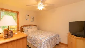 Riverside Retreat: Private Location and lake access! - Image 2