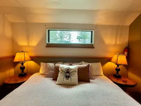 Lavender on the Farm~Cozy space to relax. - Image 3