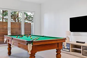 Luxe Coastal Retreat - Image 4