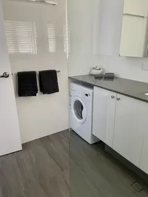 Gold Coast Getaway | King Bed | Private Entry & Yard - Image 2