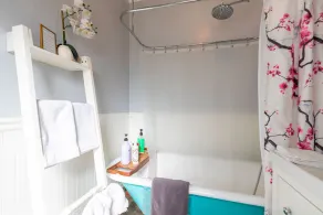 Sutter Midtown 3bd Home w / Shared Pool - Image 3
