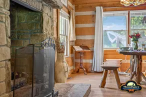 Log cabin, pets, close to Nashville. - Image 4