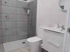 Schöne Wohnung eine schöne Stadt zu genießen. - Image 3