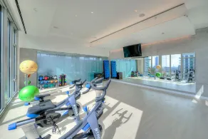 Modern West Loop Studio w/ Pool, Gym & Lounge, nr L, by Blueground - Image 5