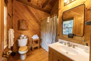 Deerwood Hill ~ après ski cabin • hot tub • fire pit • Stratton • Manchester - Image 5