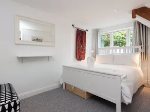 2 bedroom accommodation in 6 Horn Hill Steps - Image 5