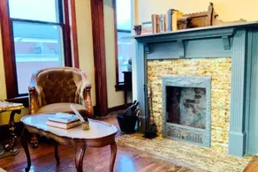Charming historic apartment turned antique store near the town square - Image 3