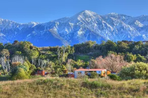 Hapuku Carriages Bed and Breakfast - Image 4