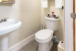 Spacious 2BR Apt • Free Parking • Baden - Image 3