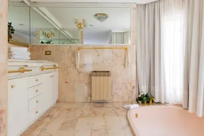 Unique property with 2 villas, tennis court & heated swimming pool - ALL PRIVATE - Image 4