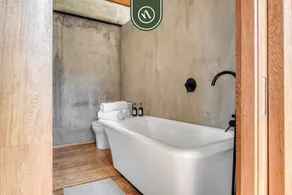 Luxury 1 BR Condo in Downtown - AC - Peaceful - Image 3