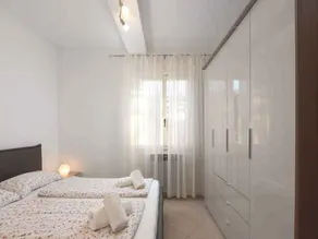 Holiday apartment with terrace, modern furnishings - Image 5