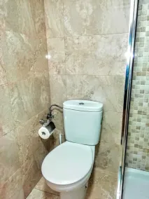 Remarkable 3-Bed Apartment in Oviedo - Image 3