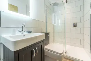A spacious and beautifully renovated barn conversion with three bedrooms. - Image 5