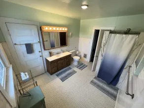 Entire 8BD Home: Central & Spacious Space in DT Geneva - Image 5