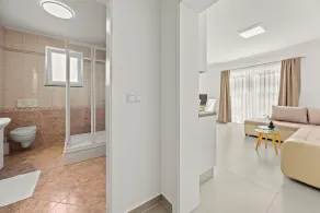 2bedroom apartment - ground floor - Image 2