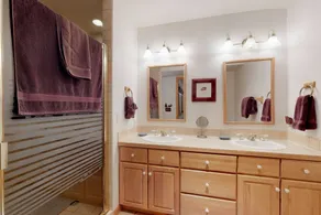Great location near national park & town with a deck & mountain view - Image 3
