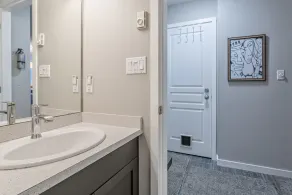 Beautiful Desirable Top Floor Updated Ski In/out Condo  - Image 4