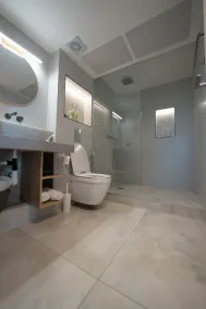 Panoramic Sea View Luxury Suite - Image 3