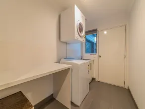Boardwalk Boulevard, Spacious 4 bedroom house, lake view, walk to beach - Image 2