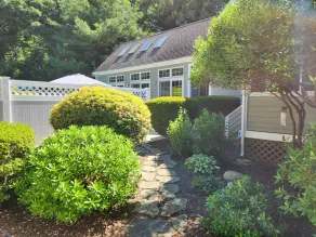 Relaxing private poolside retreat 5 minutes from the beach! - Image 4