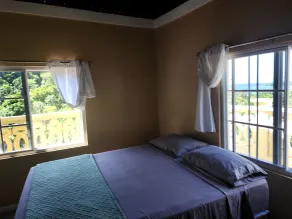 Charming 2-Bedroom Retreat with AC, Sea & Mountain Views, Steps from Downtown! - Image 4