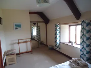 2 Bedroom (Family and Dog Friendly) Victorian Grade ll stable conversion - Image 5