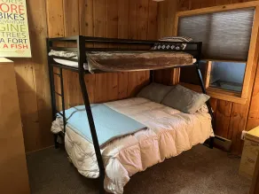 Black Bear Bungalow- SKI HOME, On Moover line - Image 5
