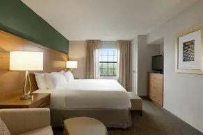 1 Bedroom | Outdoor Pool, Free Breakfast! - Image 5