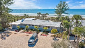 Adorable Beachfront Studio, Private Beach, Originally Part of Starfish Motel - Image 3
