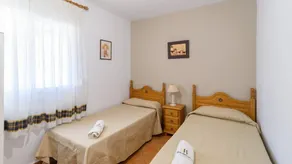 Dejligt sommerhus med indhegnet pool i Álora - Image 5