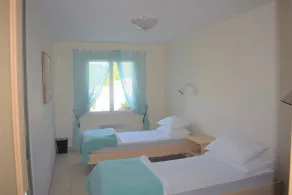 Vacker rymlig villa med egen pool i fantastiskt läge nära sjön och havet - Image 2