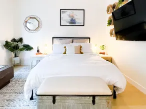 A New Way Of Living! Luxury Condo On Broadway - Image 5