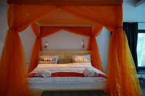 Room at lake Colibita with an incredible view over the lake with Jacuzzi. - Image 2